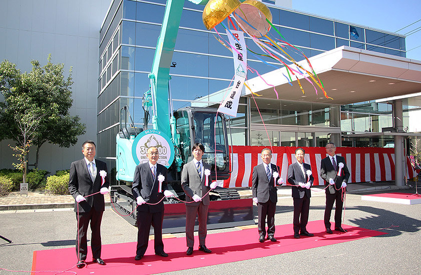 KOBELCO REACHES PRODUCTION OF 300,000 HYDRAULIC EXCAVATORS AT HIROSHIMA FACTORY